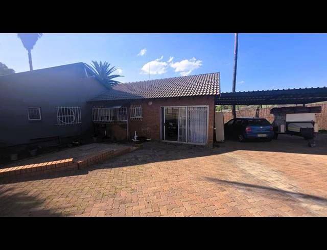 4 BEDROOM HOUSE FOR SALE IN THE REEDS